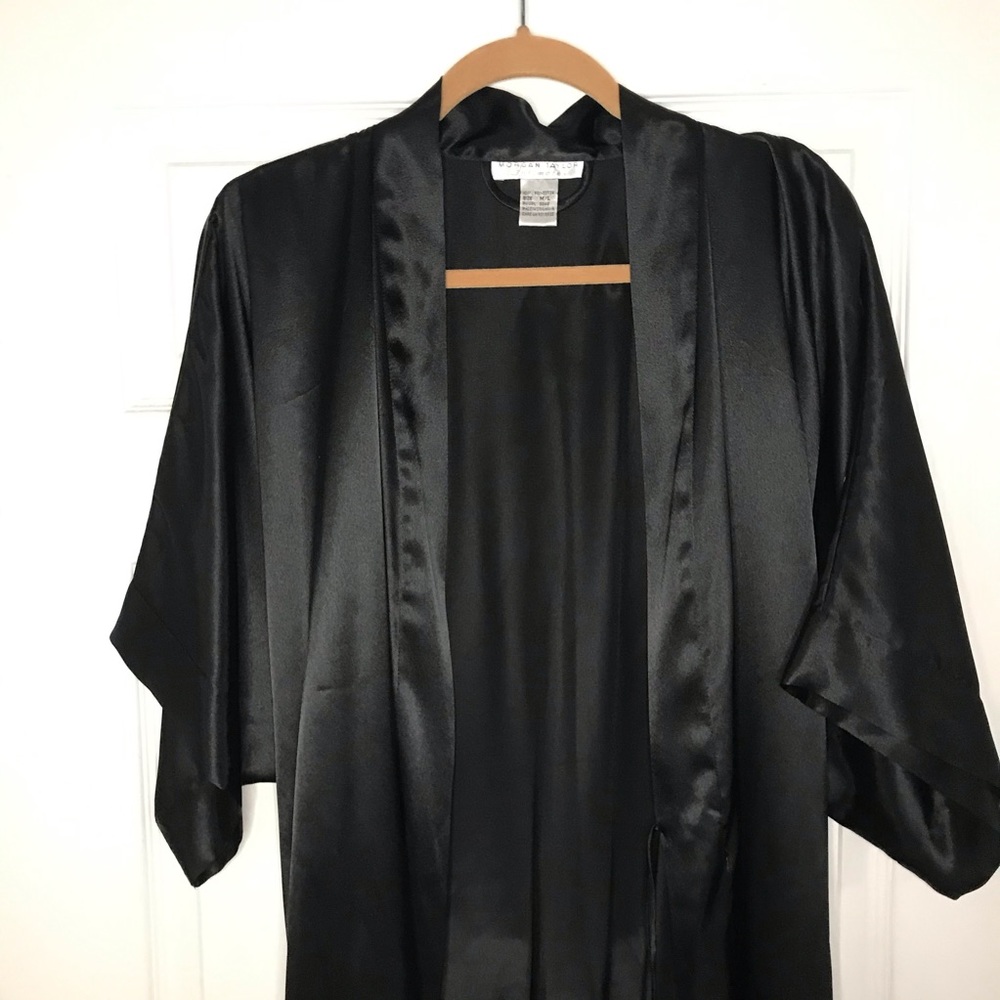 ||MORGAN TAYLOR BLACK ROBE W BELT||